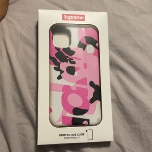 SUPREME NEW YORK iPhone 11 FW20 Pink Camo Case